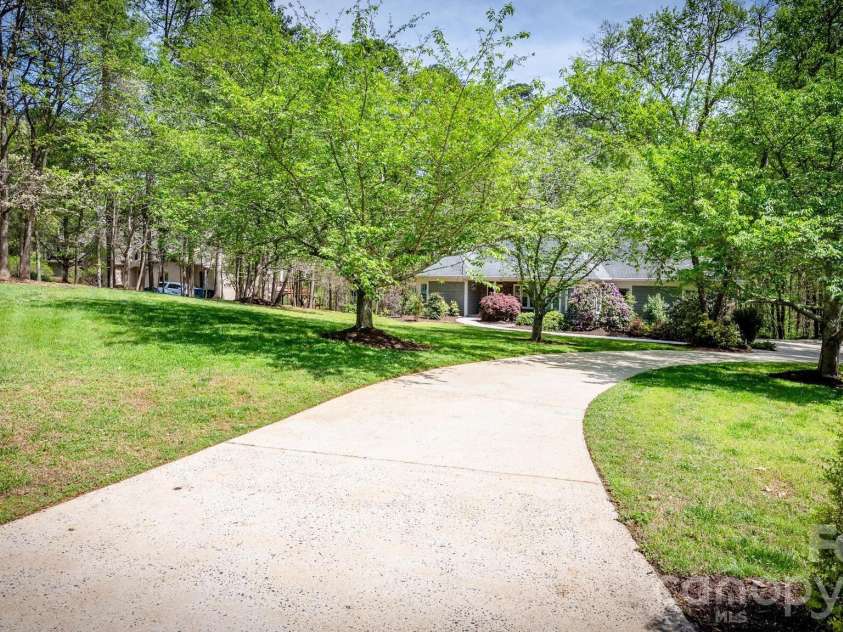 15610 Deerhaven Court, Davidson, NC 28036.  MLS# CAR4364460, YatesRealty ID 21124. 