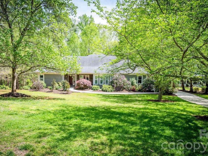 15610 Deerhaven Court, Davidson, NC 28036.  MLS# CAR4364460, YatesRealty ID 21124. 
