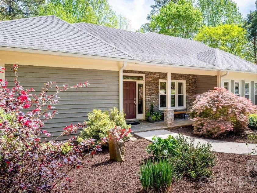 15610 Deerhaven Court, Davidson, NC 28036.  MLS# CAR4364460, YatesRealty ID 21124. 