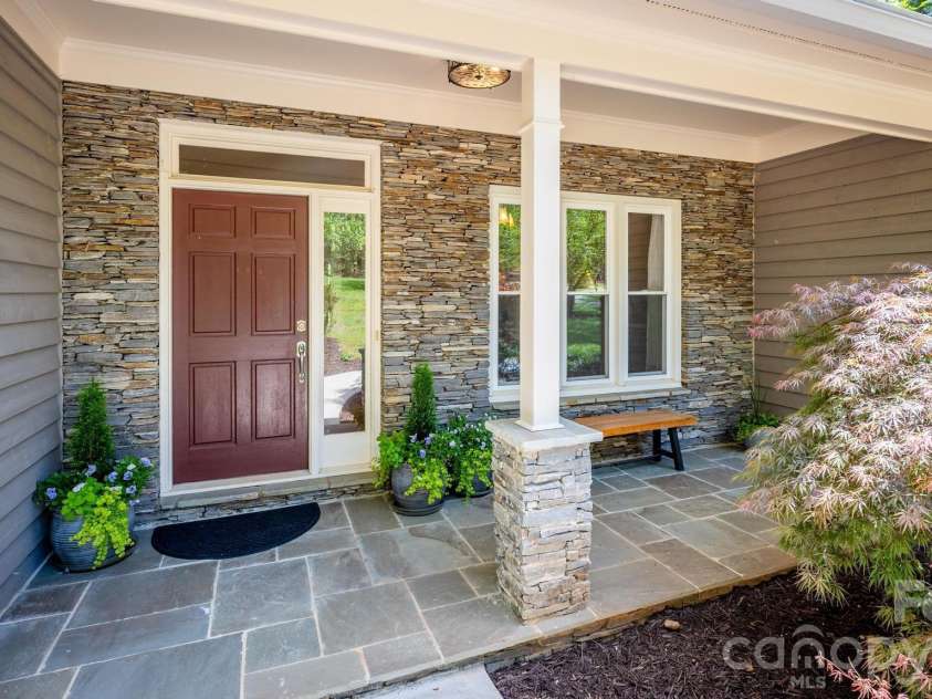 15610 Deerhaven Court, Davidson, NC 28036.  MLS# CAR4364460, YatesRealty ID 21124. 