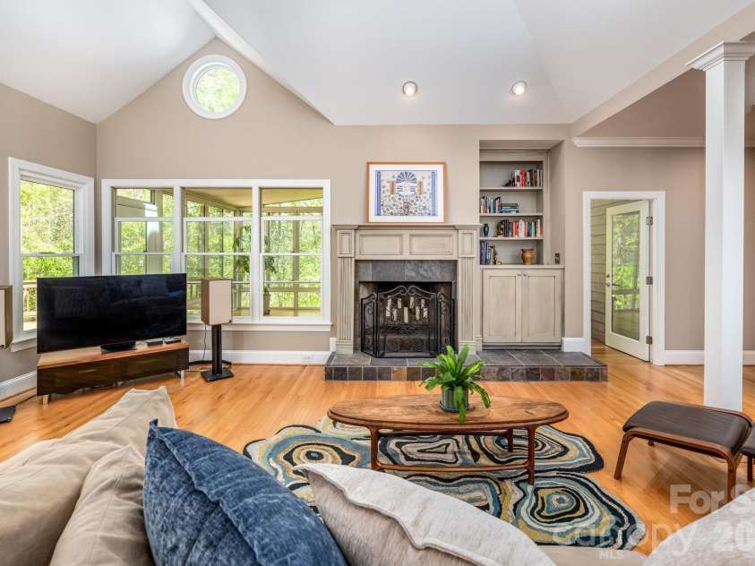 15610 Deerhaven Court, Davidson, NC 28036.  MLS# CAR4364460, YatesRealty ID 21124. 