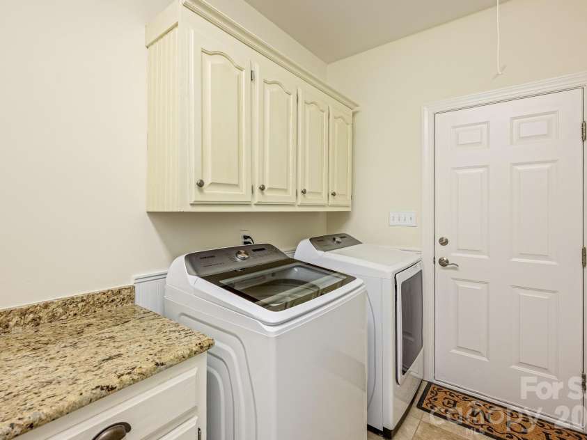 15610 Deerhaven Court, Davidson, NC 28036.  MLS# CAR4364460, YatesRealty ID 21124. 
