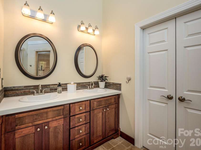 15610 Deerhaven Court, Davidson, NC 28036.  MLS# CAR4364460, YatesRealty ID 21124. 