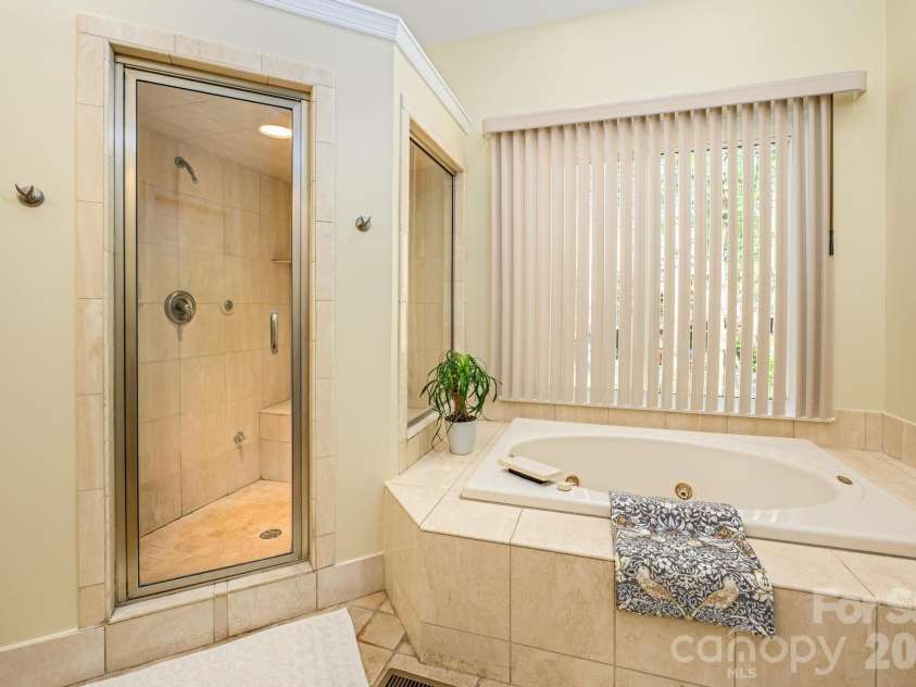 15610 Deerhaven Court, Davidson, NC 28036.  MLS# CAR4364460, YatesRealty ID 21124. 