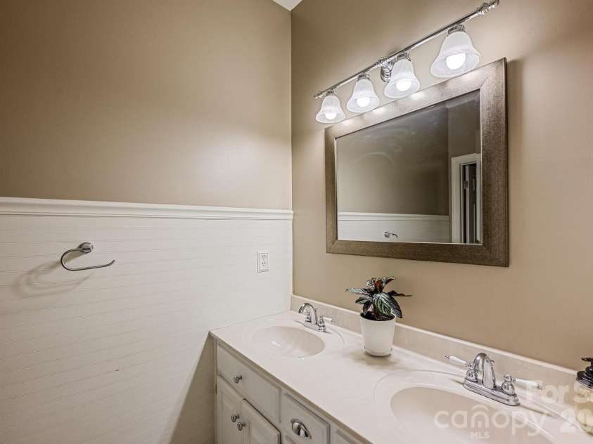 15610 Deerhaven Court, Davidson, NC 28036.  MLS# CAR4364460, YatesRealty ID 21124. 