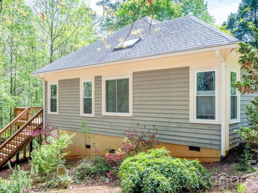15610 Deerhaven Court, Davidson, NC 28036.  MLS# CAR4364460, YatesRealty ID 21124. 