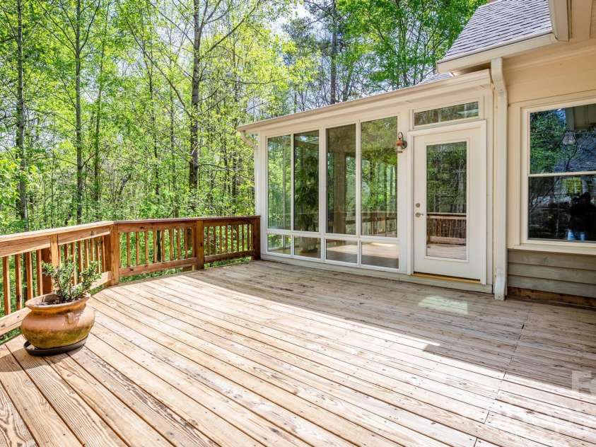 15610 Deerhaven Court, Davidson, NC 28036.  MLS# CAR4364460, YatesRealty ID 21124. 