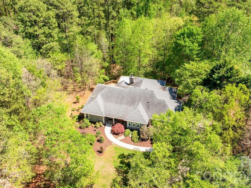 15610 Deerhaven Court, Davidson, NC 28036.  MLS# CAR4364460, YatesRealty ID 21124. 