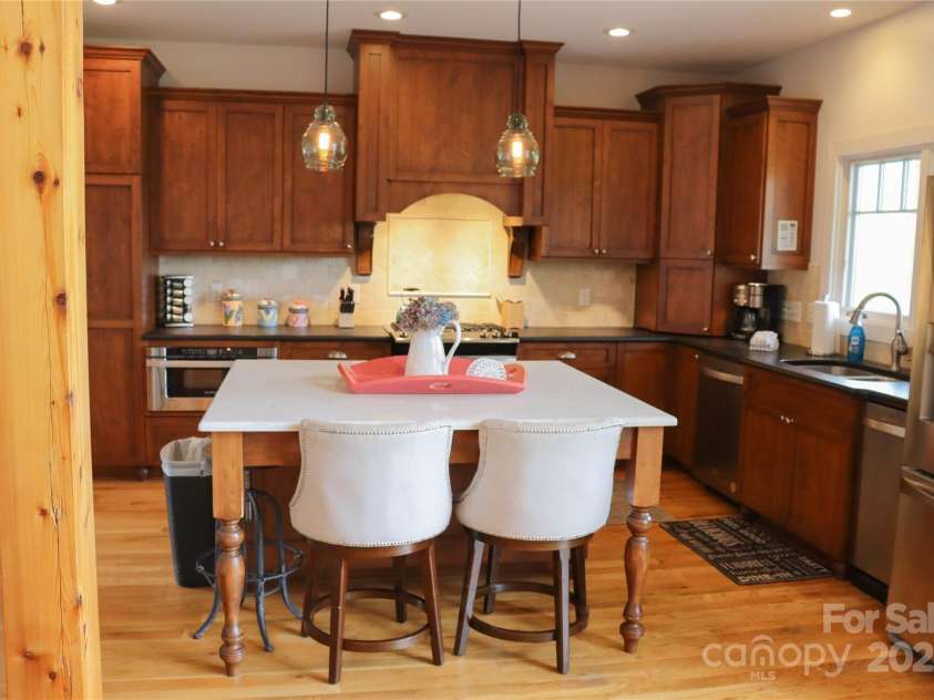 2839 Catawba Falls Parkway, Black Mountain, NC 28711.  MLS# CAR4273331, YatesRealty ID 21124. Kitchen