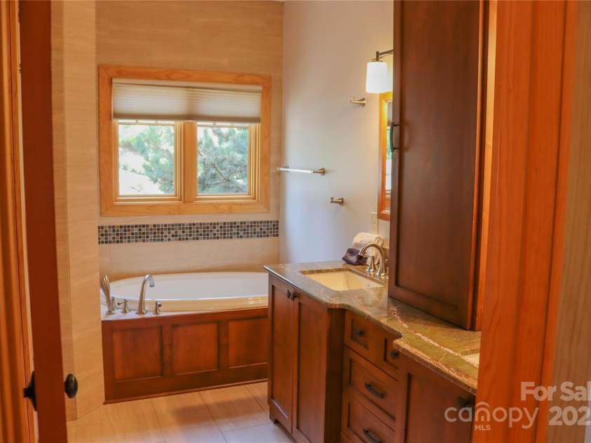 2839 Catawba Falls Parkway, Black Mountain, NC 28711.  MLS# CAR4273331, YatesRealty ID 21124. Primary Bathroom