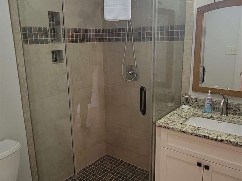 2839 Catawba Falls Parkway, Black Mountain, NC 28711.  MLS# CAR4273331, YatesRealty ID 21124. Upper Bathroom