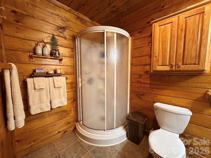 548 Bear Cub Drive, Spruce Pine, NC 28777.  MLS# CAR4426494, YatesRealty ID 21127. 