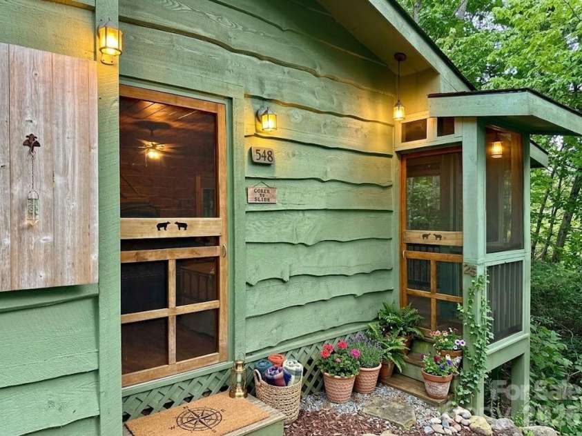 548 Bear Cub Drive, Spruce Pine, NC 28777.  MLS# CAR4426494, YatesRealty ID 21127. 
