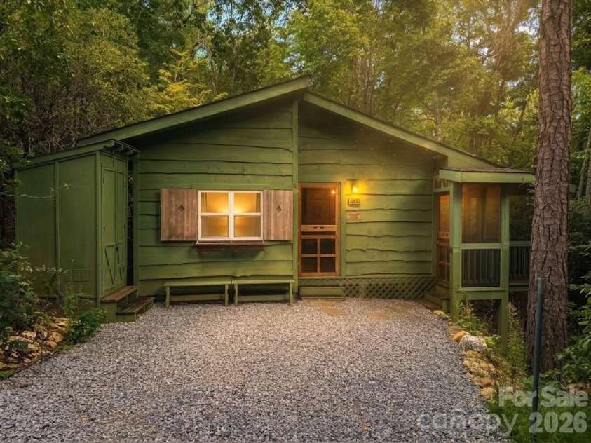 548 Bear Cub Drive, Spruce Pine, NC 28777.  MLS# CAR4426494, YatesRealty ID 21127. Street View