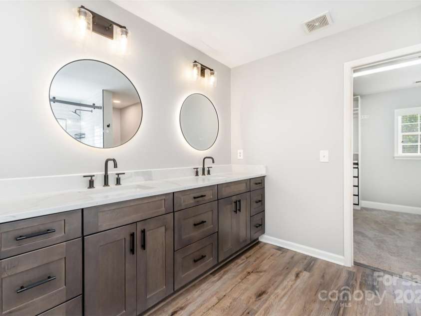 11109 Amur Court, Charlotte, NC 28262.  MLS# CAR4254814, YatesRealty ID 21128. Primary Bathroom