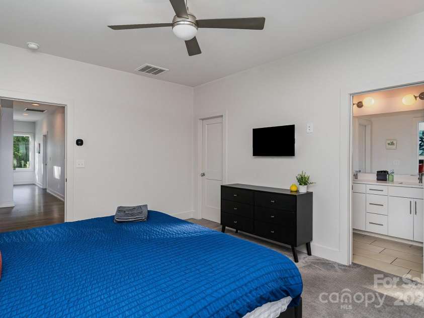 4147 Merlane Drive, Charlotte, NC 28206.  MLS# CAR4198756, YatesRealty ID 2113. 