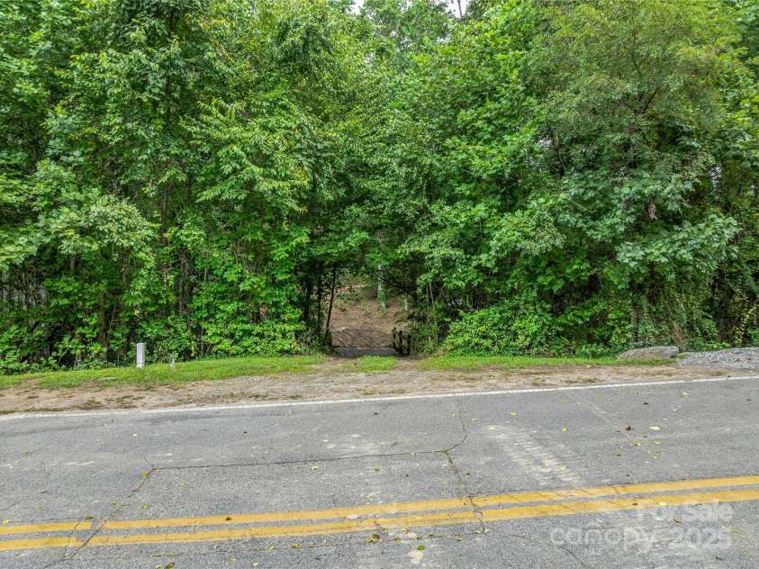 644 Walnut Valley Parkway, Arden, NC 28704.  MLS# CAR4327022, YatesRealty ID 2113. 