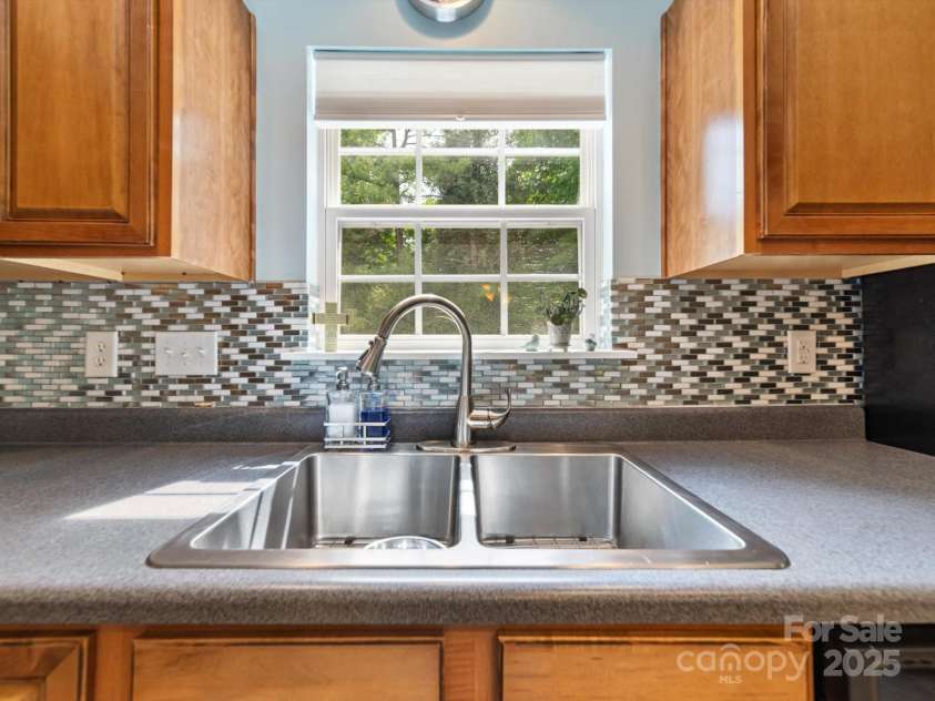 3446 Broadwick Street, Charlotte, NC 28213.  MLS# CAR4259337, YatesRealty ID 21130. 