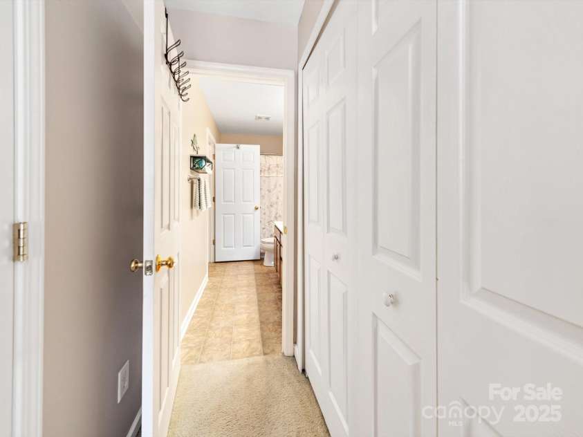 3446 Broadwick Street, Charlotte, NC 28213.  MLS# CAR4259337, YatesRealty ID 21130. 