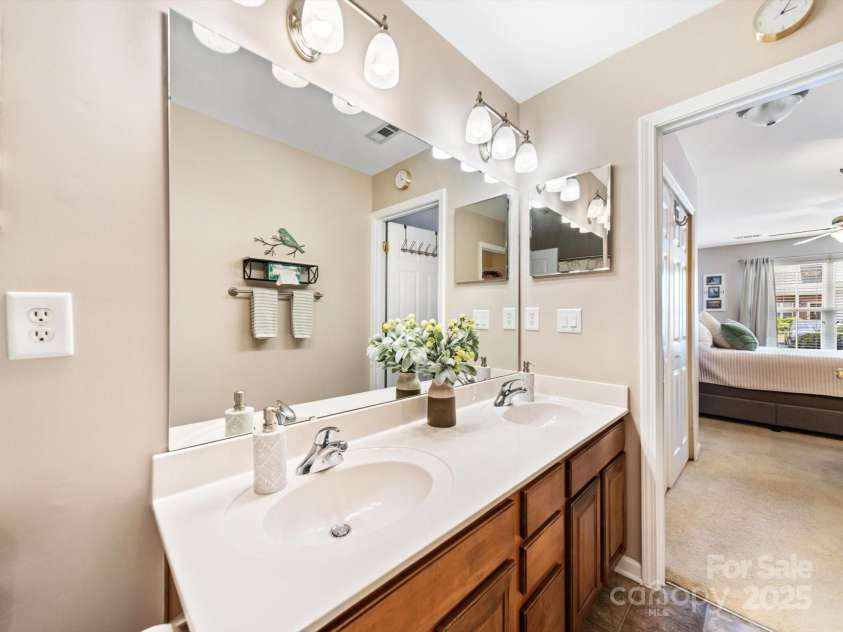 3446 Broadwick Street, Charlotte, NC 28213.  MLS# CAR4259337, YatesRealty ID 21130. 