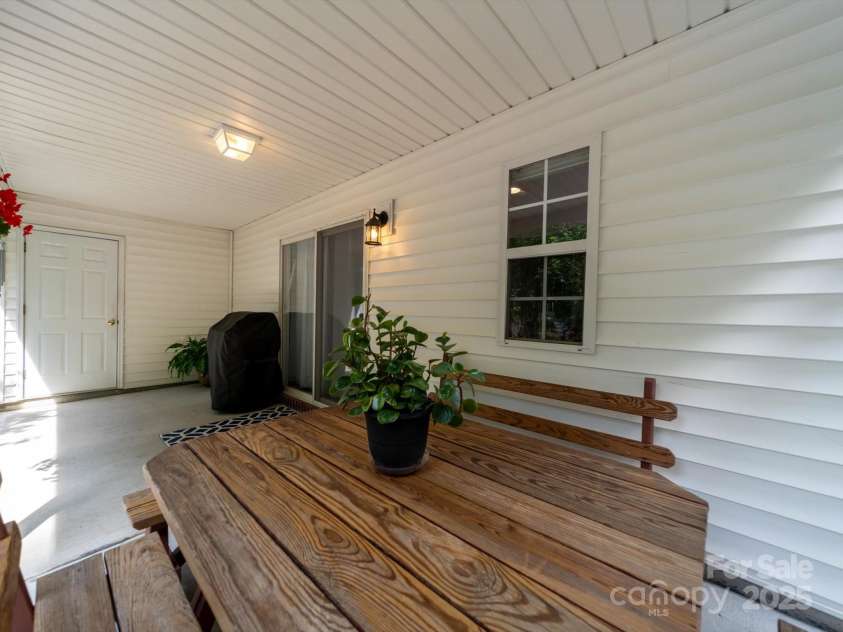 3446 Broadwick Street, Charlotte, NC 28213.  MLS# CAR4259337, YatesRealty ID 21130. 