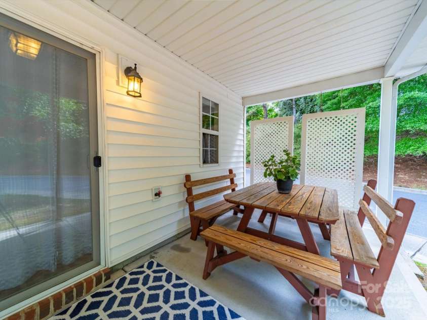 3446 Broadwick Street, Charlotte, NC 28213.  MLS# CAR4259337, YatesRealty ID 21130. 