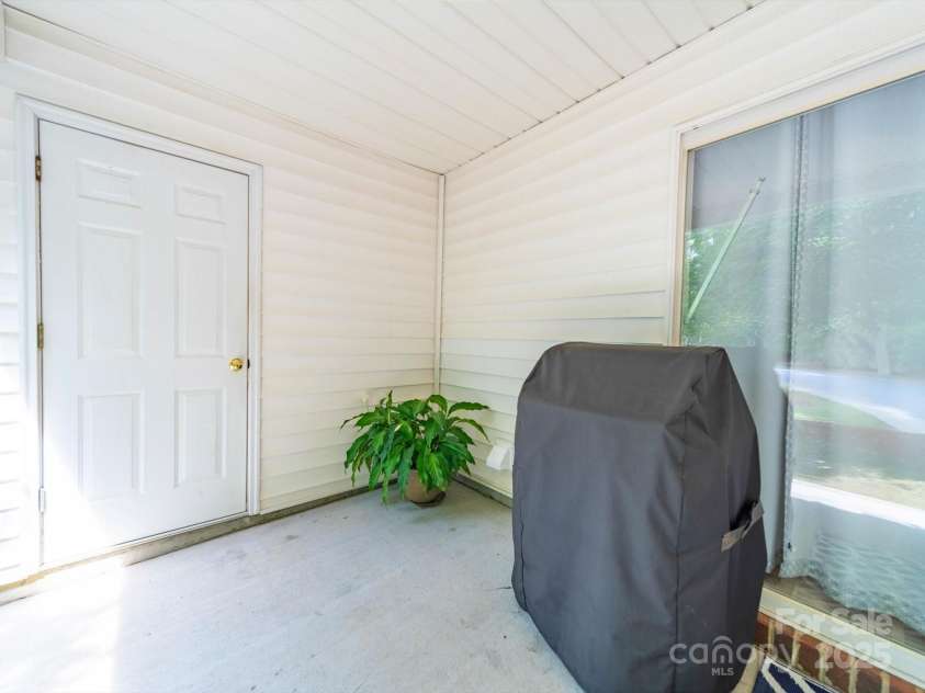 3446 Broadwick Street, Charlotte, NC 28213.  MLS# CAR4259337, YatesRealty ID 21130. 