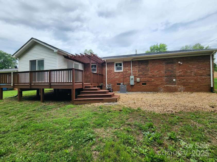 409 Martin Luther King Jr Avenue, Salisbury, NC 28144.  MLS# CAR4253859, YatesRealty ID 21131. 