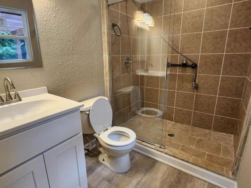 409 Martin Luther King Jr Avenue, Salisbury, NC 28144.  MLS# CAR4253859, YatesRealty ID 21131. Primary Bathroom