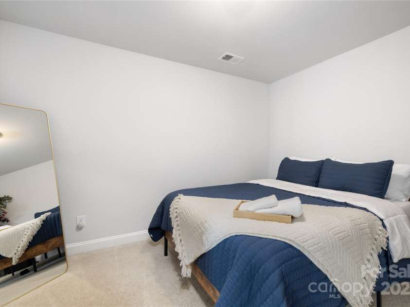 1428 Winding Stream Road, Charlotte, NC 28206.  MLS# CAR4267472, YatesRealty ID 21132. 