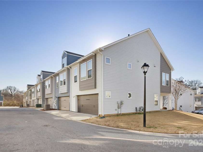 1428 Winding Stream Road, Charlotte, NC 28206.  MLS# CAR4267472, YatesRealty ID 21132. 