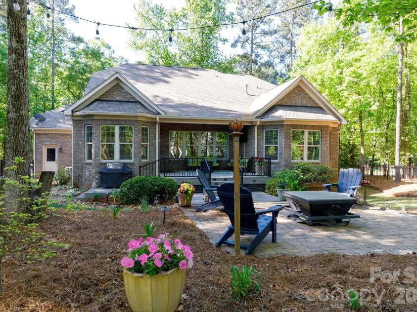 6704 Montgomery Road, Lake Wylie, SC 29710.  MLS# CAR4371069, YatesRealty ID 21132. 
