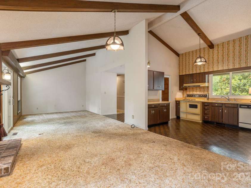 6 Hudson Lane, Fletcher, NC 28732.  MLS# CAR4249808, YatesRealty ID 21133. 