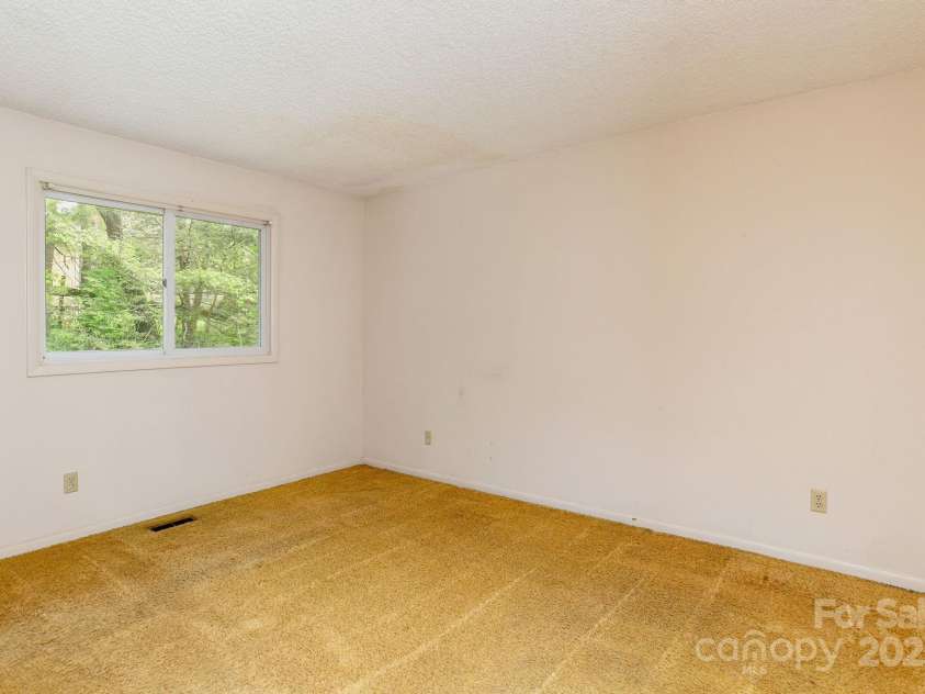 6 Hudson Lane, Fletcher, NC 28732.  MLS# CAR4249808, YatesRealty ID 21133. 