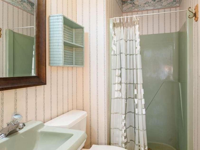 6 Hudson Lane, Fletcher, NC 28732.  MLS# CAR4249808, YatesRealty ID 21133. 