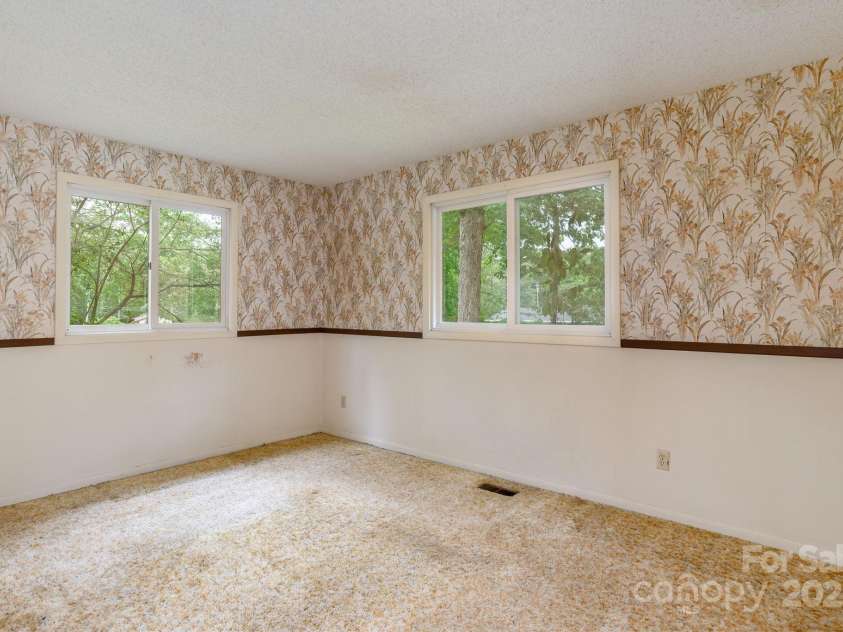 6 Hudson Lane, Fletcher, NC 28732.  MLS# CAR4249808, YatesRealty ID 21133. 