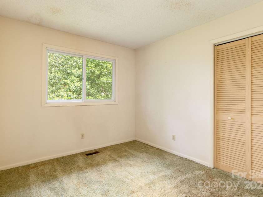 6 Hudson Lane, Fletcher, NC 28732.  MLS# CAR4249808, YatesRealty ID 21133. 