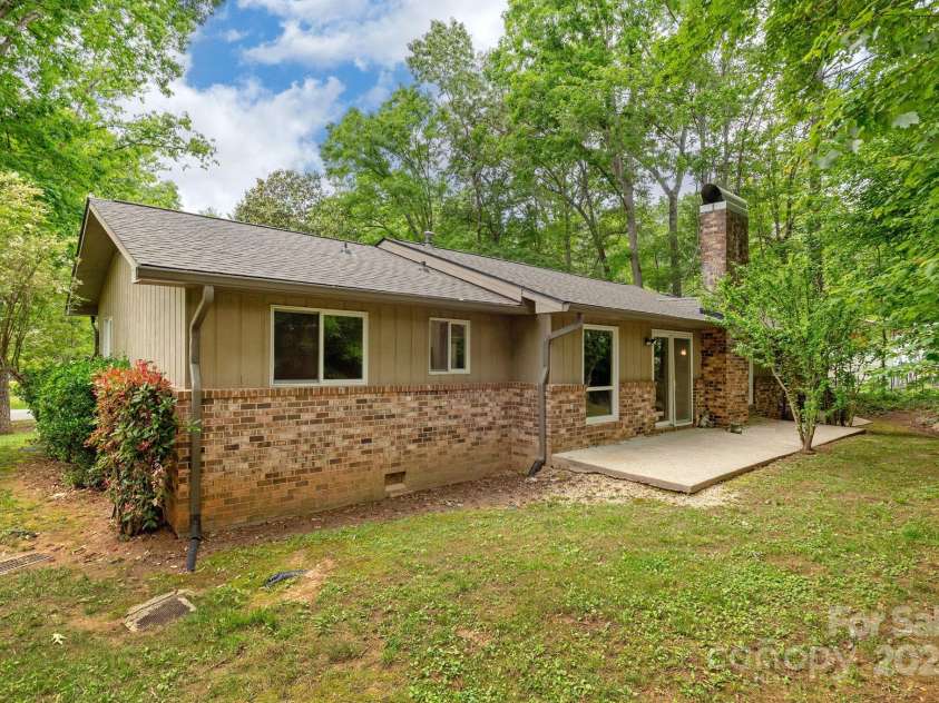 6 Hudson Lane, Fletcher, NC 28732.  MLS# CAR4249808, YatesRealty ID 21133. 