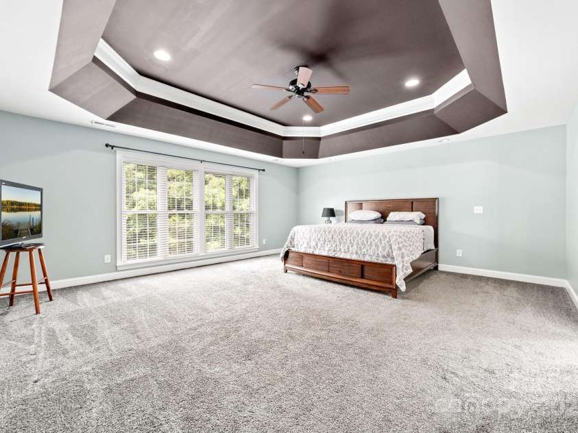 12002 Cobham Court, Huntersville, NC 28078.  MLS# CAR4269076, YatesRealty ID 21134. Huge primary bedrooom on upper floor
