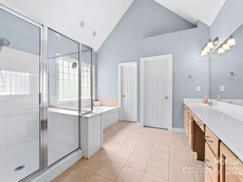 12002 Cobham Court, Huntersville, NC 28078.  MLS# CAR4269076, YatesRealty ID 21134. Primary bath with double sinks, shower and tub