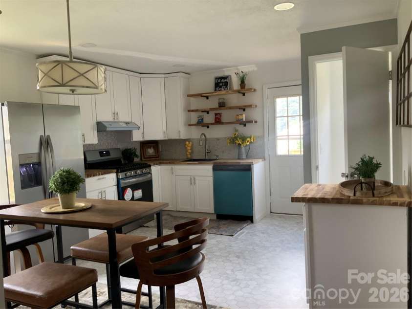 358 Woodlawn Avenue, Cramerton, NC 28032.  MLS# CAR4365227, YatesRealty ID 21134. 