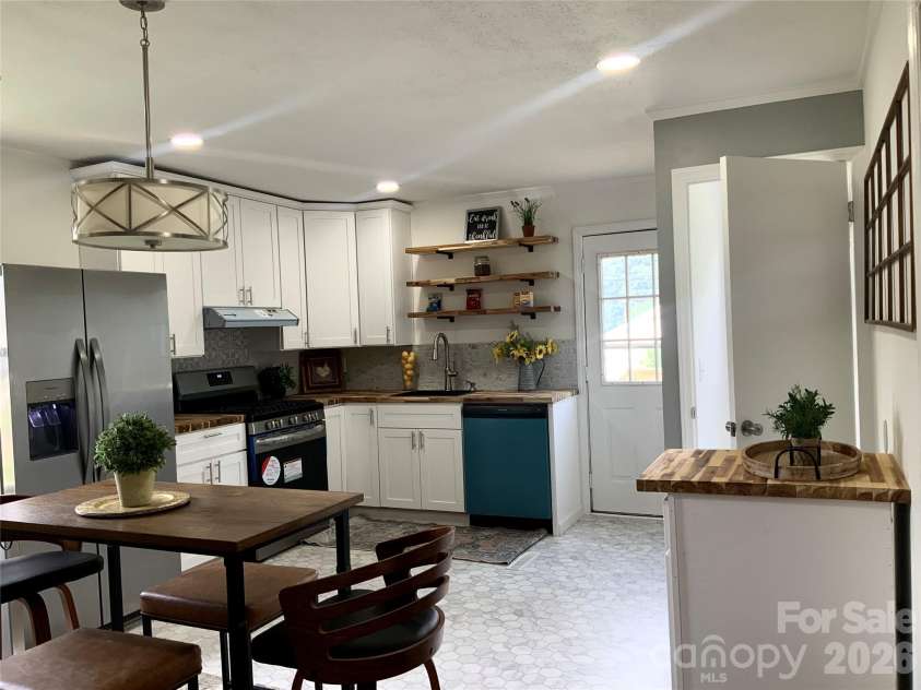 358 Woodlawn Avenue, Cramerton, NC 28032.  MLS# CAR4365227, YatesRealty ID 21134. 