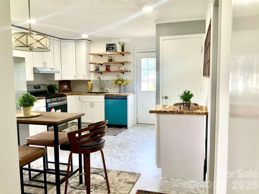 358 Woodlawn Avenue, Cramerton, NC 28032.  MLS# CAR4365227, YatesRealty ID 21134. 