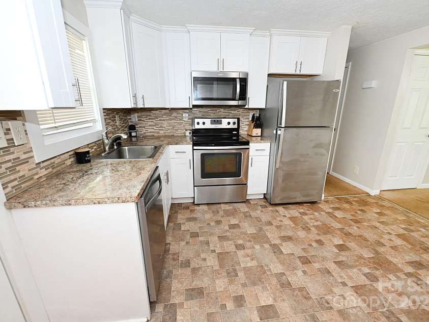 5197 Reese Store Avenue, Morganton, NC 28655.  MLS# CAR4258441, YatesRealty ID 21135. 