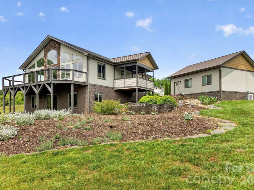 141 Round Top Circle, Mills River, NC 28759.  MLS# CAR4379751, YatesRealty ID 21136. 