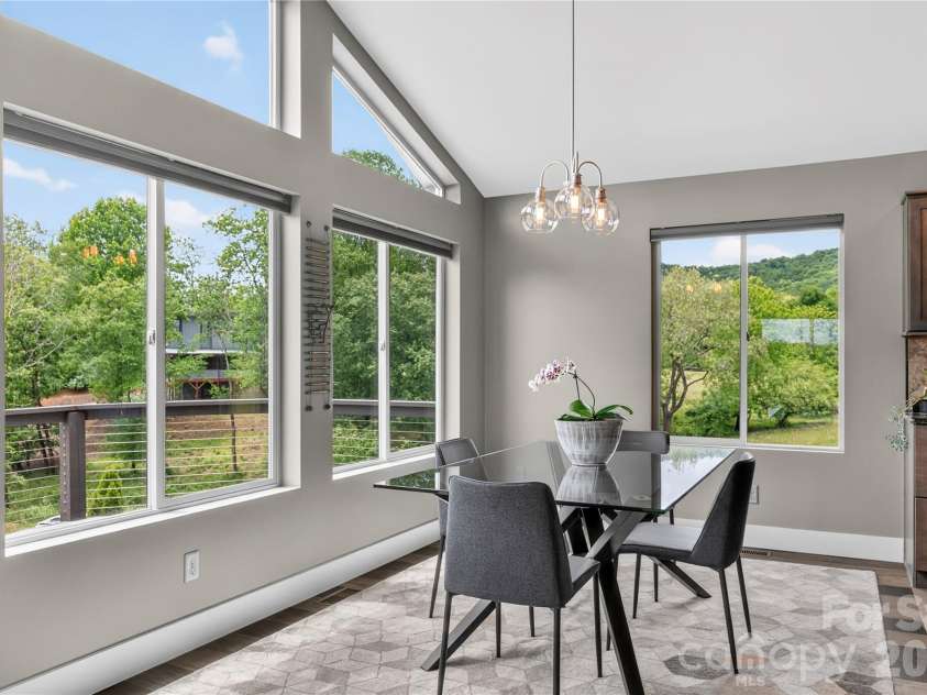 141 Round Top Circle, Mills River, NC 28759.  MLS# CAR4379751, YatesRealty ID 21136. 