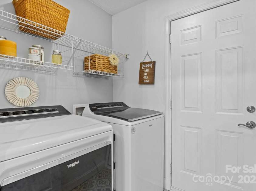 8700 Fox Tail Lane, Huntersville, NC 28078.  MLS# CAR4269110, YatesRealty ID 21136. Conveniently located just off the kitchen and garage entrance, this laundry room is perfectly situated for everyday ease. Durable ceramic tile flooring ideal for handling high-traffic use and easy cleanup. Wire shelv