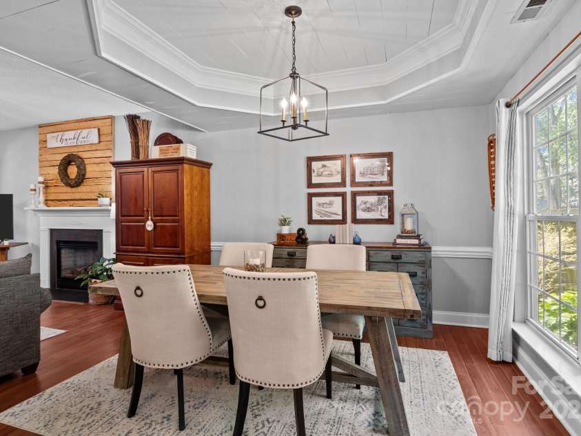 8700 Fox Tail Lane, Huntersville, NC 28078.  MLS# CAR4269110, YatesRealty ID 21136. Elegant crown molding and chair rail moldings add a touch of traditional charm and architectural detail.