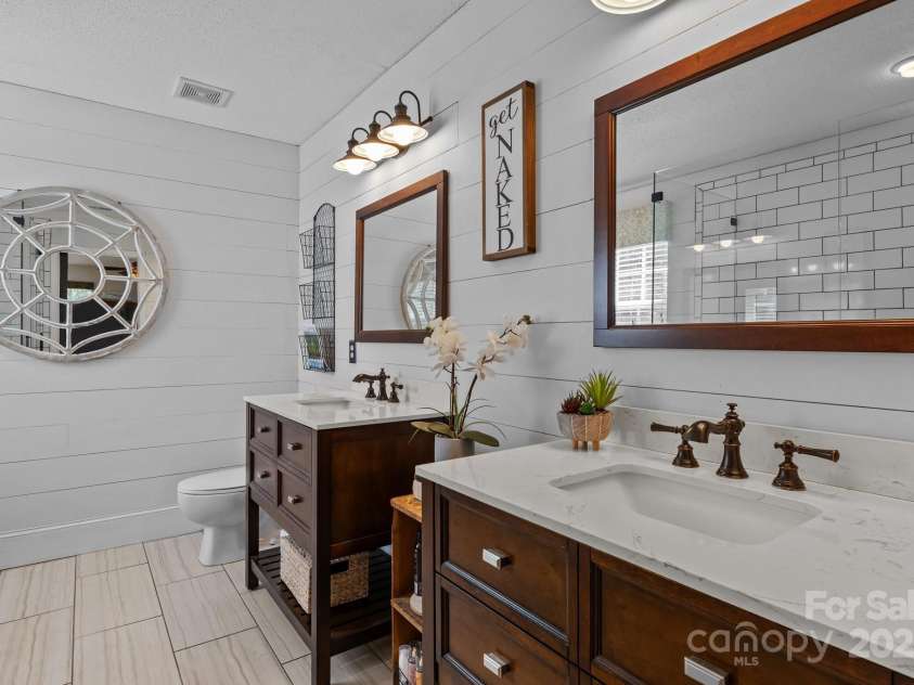 8700 Fox Tail Lane, Huntersville, NC 28078.  MLS# CAR4269110, YatesRealty ID 21136. The primary bathroom offers both style and functionality featuring ceramic tile flooring that's durable, elegant and easy to maintain.