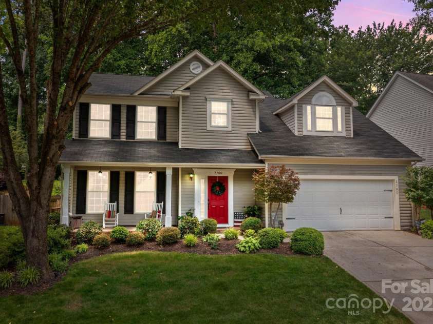 8700 Fox Tail Lane, Huntersville, NC 28078.  MLS# CAR4269110, YatesRealty ID 21136. Welcome home! Nestled on a quiet, tree-lined street in a peaceful and well-established neighborhood.